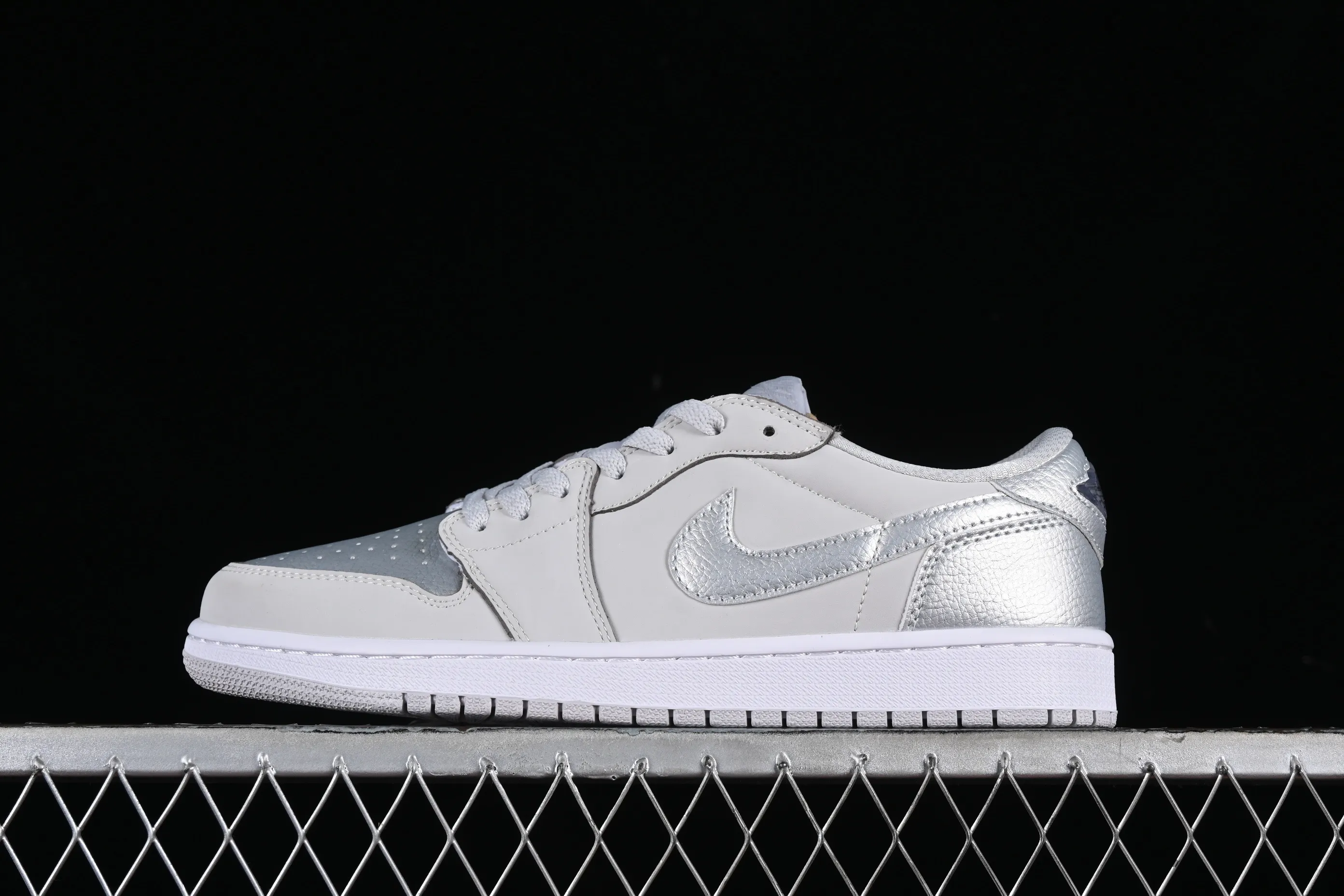 All categories Air Jordan Jordan series basketball shoes Air Jordan 1 Low Z version Air Jordan 1 Low AJ1 Joe 1 gray silver low-top cultural casual sneakers CZ0790-002